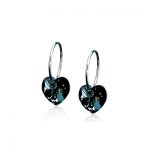 orecchini con cuori pendenti neri della collezione Callisto di Blomdahl