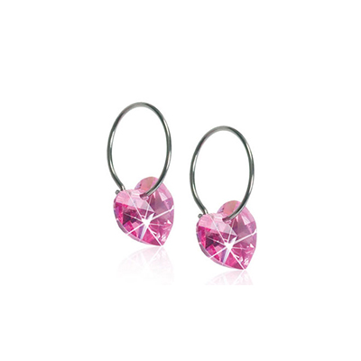 orecchini con cuori pendenti rosa della collezione Callisto di Blomdahl